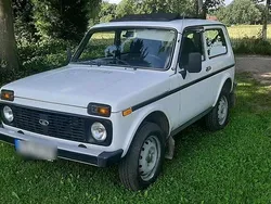 Weiß Gebraucht 2010 Lada niva SUV | 7.500 € (Etwas zu teuer)