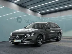 Grau Gebraucht 2024 Mercedes E220 Avantgarde Kombi | 55.987 €