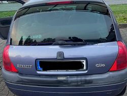 Grau Gebraucht 1999 Renault Clio II Kleinwagen | 1.100 €