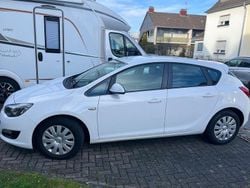 Weiß Gebraucht 2015 Opel Astra Edition Limousine | 5.900 € (Superpreis)