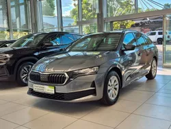 Grau Gebraucht 2024 Skoda Octavia Selection Kombi | 28.950 € (Fairer Preis)