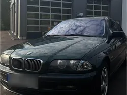 Grün Gebraucht 1998 BMW 318 Limousine | 2.500 €