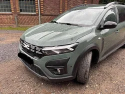 Grau Gebraucht 2023 Dacia Jogger Comfort Kombi | 17.500 € (Fairer Preis)