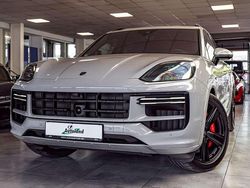 Grau Neu 2025 Porsche Cayenne Turbo E-Hybrid SUV | 219.441 € (Teuer)