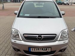 Grau Gebraucht 2006 Opel Meriva Van / Kleinbus | 4.600 € (Teuer)