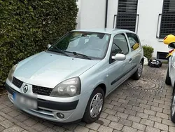 Silber Gebraucht 2003 Renault Clio II Kleinwagen | 750 €