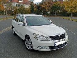 Weiß Gebraucht 2010 Skoda Octavia Elegance Kombi | 3.850 €
