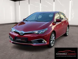 Rot Gebraucht 2016 Toyota Auris Hybrid Executive Limousine | 13.880 € (Fairer Preis)