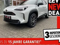Grau Gebraucht 2024 Toyota Yaris Cross Sport SUV | 32.969 €