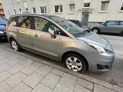 Silber Gebraucht 2016 Peugeot 5008 Van / Kleinbus | 11.300 €