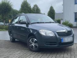 Grau Gebraucht 2009 Skoda Fabia Kleinwagen | 2.100 € (Guter Preis)