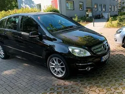 Schwarz Gebraucht 2010 Mercedes B180 Van / Kleinbus | 4.600 €