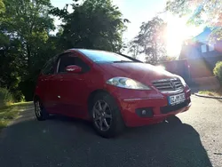 Rot Gebraucht 2006 Mercedes A190 Kleinwagen | 1.800 €
