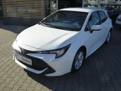 Schneeweiss Gebraucht 2022 Toyota Corolla Comfort Kleinwagen | 21.990 € (Fairer Preis)
