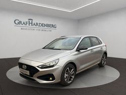 Silber Neu 2025 Hyundai i30 Advantage Limousine | 27.411 € (Fairer Preis)