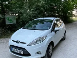 Weiß Gebraucht 2011 Ford Fiesta Kleinwagen | 1.800 € (Fairer Preis)