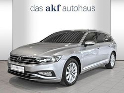 Grau Gebraucht 2024 VW Passat Elegance Kombi | 36.950 € (Guter Preis)