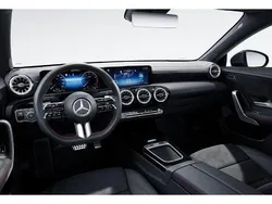 Schwarz / kosmosschwarz Gebraucht 2024 Mercedes CLA250 Shooting Brake Advanced Plus Kombi | 40.845 € (Fairer Preis)