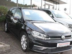 Deep black perleffekt (metallic) Gebraucht 2019 VW Golf VII Comfortline Kombi | 12.250 € (Etwas zu teuer)