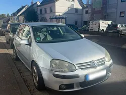 Silber Gebraucht 2004 VW Golf V Limousine | 2.200 € (Guter Preis)