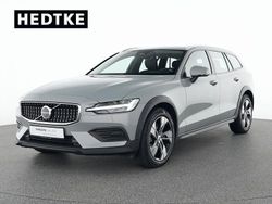 Grau Gebraucht 2023 Volvo V60 CC Plus Kombi | 40.990 € (Fairer Preis)