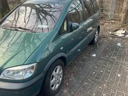 Grün Gebraucht 2002 Opel Zafira Van / Kleinbus | 1.500 €