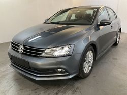 Grau Gebraucht 2015 VW Jetta Basis Limousine | 12.490 € (Teuer)