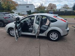 Grau Gebraucht 2007 Ford Focus Style Limousine | 3.899 € (Fairer Preis)