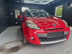 Rot Gebraucht 2011 Renault Clio II Dynamique Limousine | 4.499 € (Etwas zu teuer)