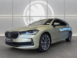 Gelb Gebraucht 2024 Skoda Superb LAURIN & KLEMENT Kombi | 48.800 €