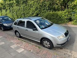 Silber Gebraucht 2003 Skoda Fabia Kleinwagen | 1.500 € (Fairer Preis)
