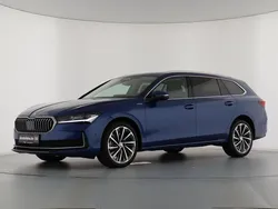 Cobalt blau metallic Gebraucht 2025 Skoda Superb LAURIN & KLEMENT Kombi | 53.889 € (Teuer)