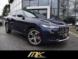 Blu emozione (metallic) Gebraucht 2017 Maserati Levante GranLusso SUV | 41.989 € (Etwas zu teuer)