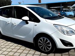 Weiß Gebraucht 2010 Opel Meriva Edition Van / Kleinbus | 4.250 € (Fairer Preis)