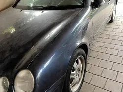 Blau Gebraucht 2000 Mercedes CLK200 Coupé | 600 €