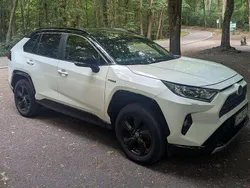 Weiß Gebraucht 2020 Toyota RAV4 Hybrid Style SUV | 30.900 € (Fairer Preis)