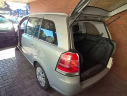 Grau Gebraucht 2007 Opel Zafira Catch Me Van / Kleinbus | 2.200 € (Etwas zu teuer)