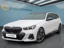 Weiß Gebraucht 2024 BMW 540 Kombi | 66.099 €