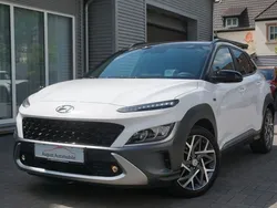 Atlas white / phantom black ro Gebraucht 2022 Hyundai Kona Prime SUV | 23.970 € (Etwas zu teuer)