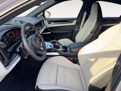 Grau Neu 2025 Porsche Cayenne SUV | 123.641 € (Guter Preis)