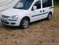 Weiß Gebraucht 2009 Opel Combo Van / Kleinbus | 3.700 € (Etwas zu teuer)
