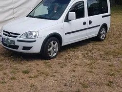 Weiß Gebraucht 2009 Opel Combo Van / Kleinbus | 3.700 € (Etwas zu teuer)