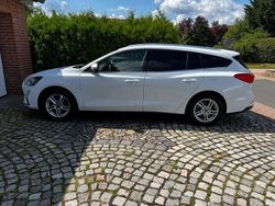 Weiß Gebraucht 2021 Ford Focus Cool & Connect Kombi | 14.990 € (Fairer Preis)