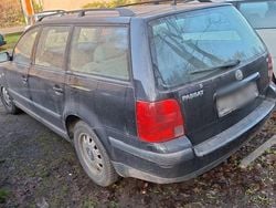 Schwarz Gebraucht 2000 VW Passat Kombi | 600 € (Fairer Preis)
