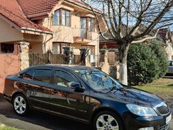 Schwarz Gebraucht 2012 Skoda Octavia LAURIN & KLEMENT Limousine | 8.900 € (Fairer Preis)