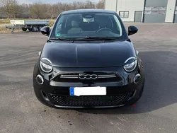 Schwarz Gebraucht 2022 Fiat 500e Icon Kleinwagen | 16.500 € (Etwas zu teuer)