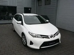 Weiß Gebraucht 2014 Toyota Auris Touring Sports Cool Kombi | 6.590 € (Guter Preis)