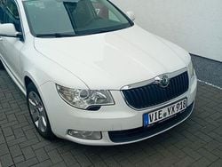 Weiß Gebraucht 2010 Skoda Superb Comfort Kombi | 3.750 € (Superpreis)