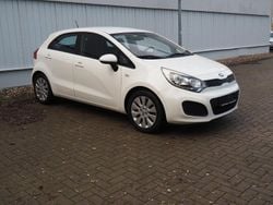 Weiß Gebraucht 2012 Kia Rio Edition 7 Kleinwagen | 4.990 € (Guter Preis)