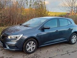 Grau Gebraucht 2018 Renault Mégane IV Life Limousine | 9.000 € (Guter Preis)